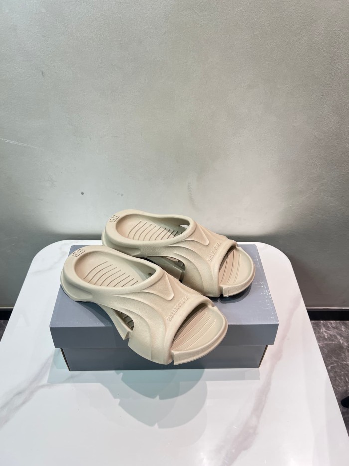 1:1 quality version Summer Beach Water-Friendly Versatile Casual Slippers 3 colors 29027290