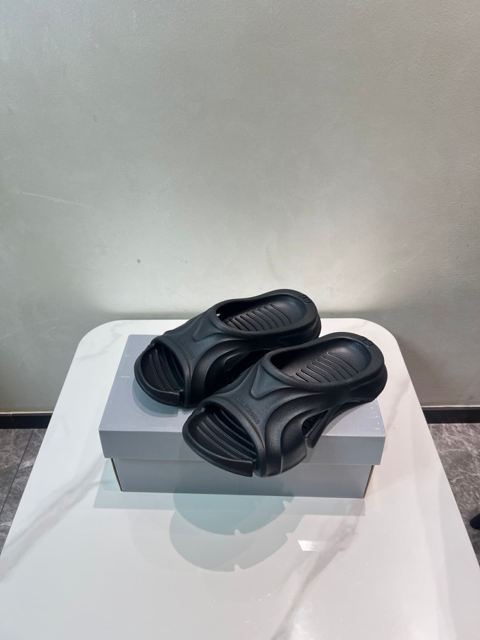 1:1 quality version Summer Beach Water-Friendly Versatile Casual Slippers 3 colors 29027290