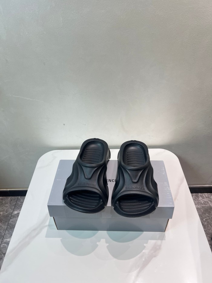 1:1 quality version Summer Beach Water-Friendly Versatile Casual Slippers 3 colors 29027290