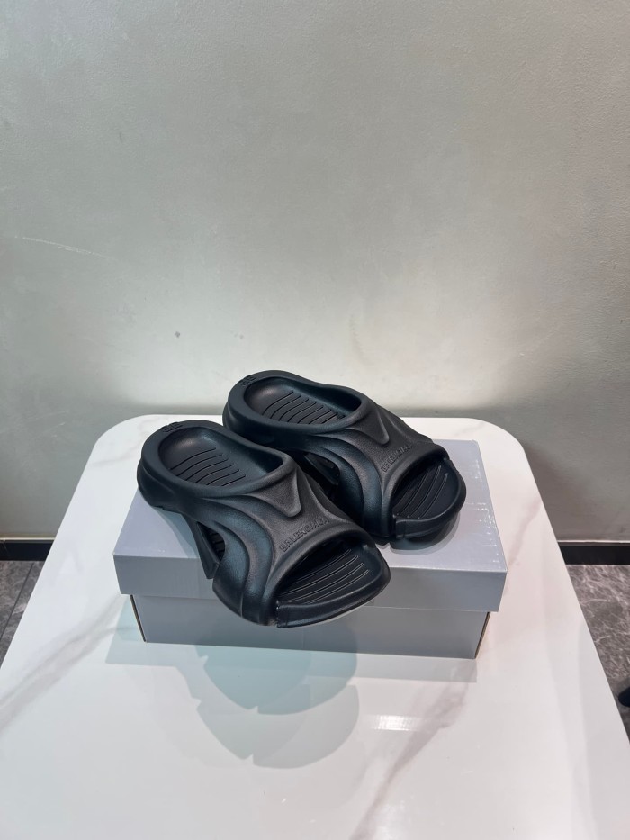 1:1 quality version Summer Beach Water-Friendly Versatile Casual Slippers 3 colors 29027290