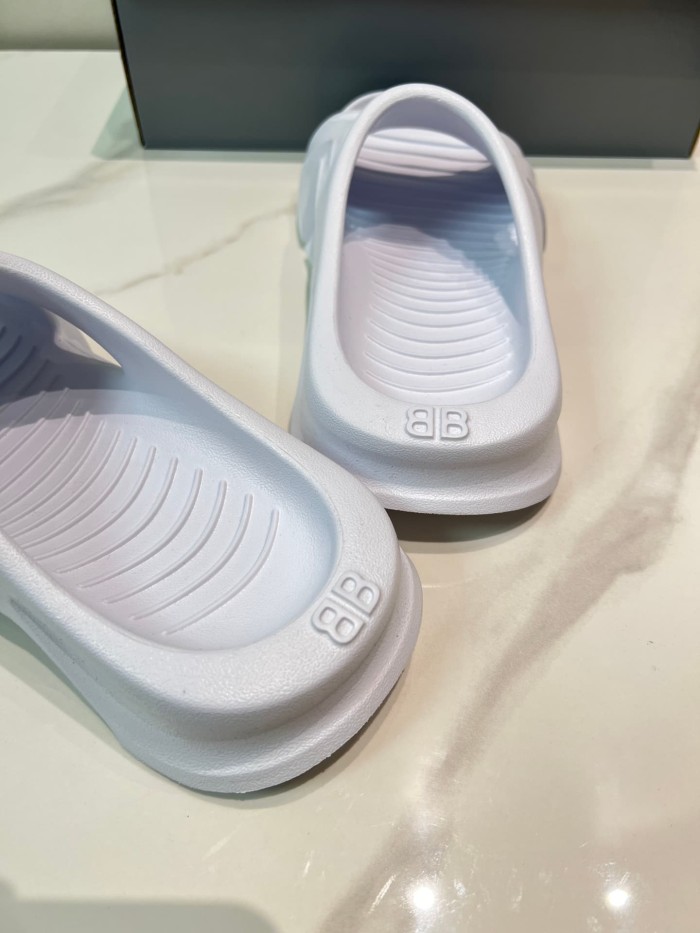 1:1 quality version Summer Beach Water-Friendly Versatile Casual Slippers 3 colors 29027290
