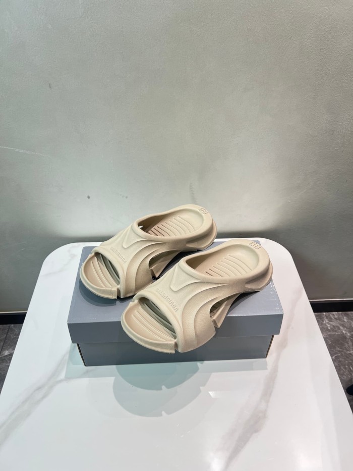 1:1 quality version Summer Beach Water-Friendly Versatile Casual Slippers 3 colors 29027290
