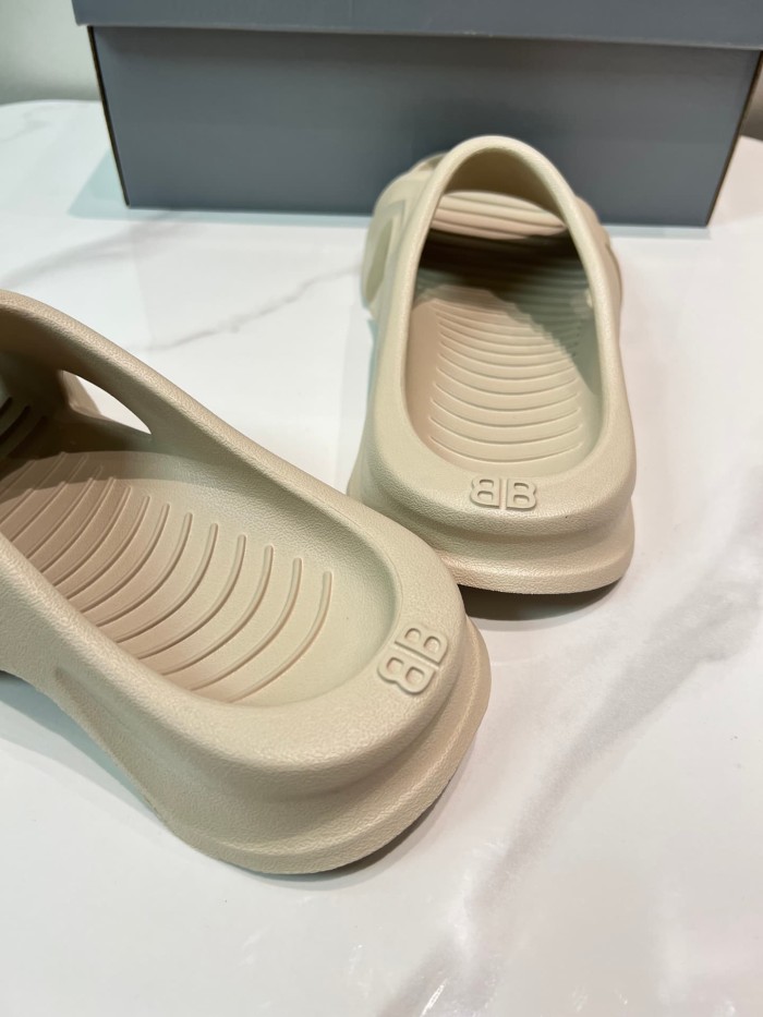 1:1 quality version Summer Beach Water-Friendly Versatile Casual Slippers 3 colors 29027290