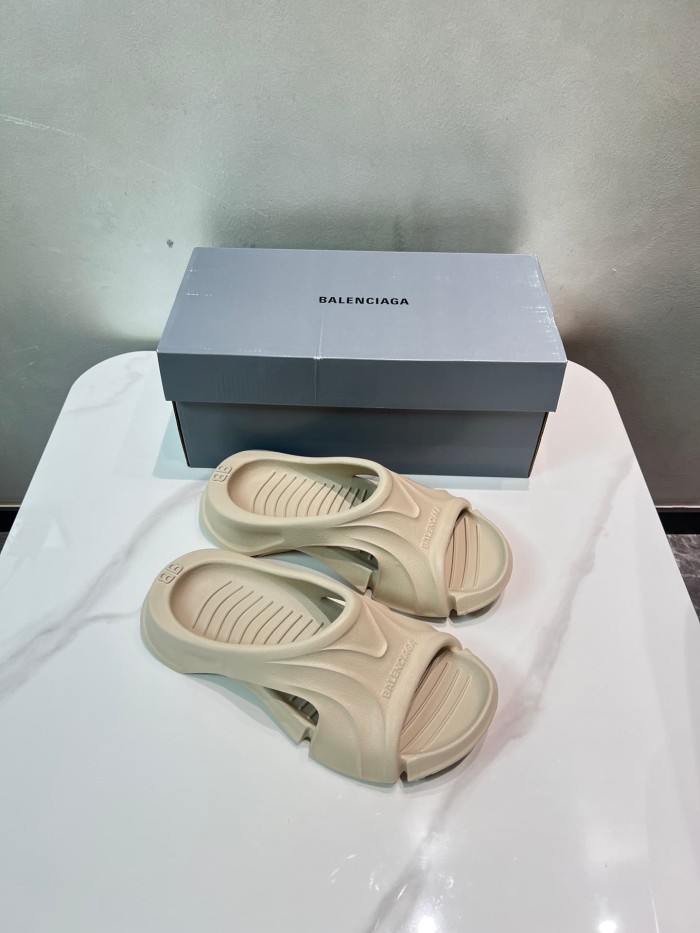 1:1 quality version Summer Beach Water-Friendly Versatile Casual Slippers 3 colors 29027290