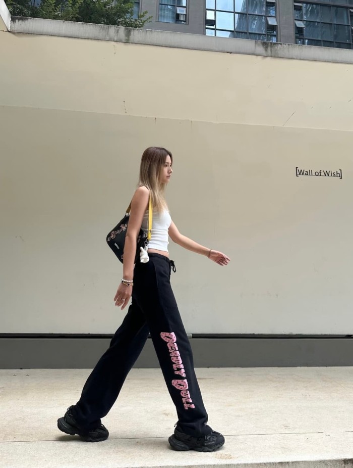 1:1 quality version Co-branded Deadly Doll Cross And Beautiful Girl Printed Sweatpants 29033525