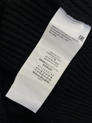 1:1 quality version Minimalist High-Neck Ribbed Zip-Up Knit Cardigan 29077600