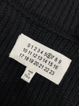 1:1 quality version Minimalist High-Neck Ribbed Zip-Up Knit Cardigan 29077600