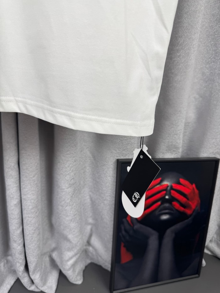 1:1 quality version White Gothic Letter & Bracket Graphic Print Crew Neck T-Shirt 29090030