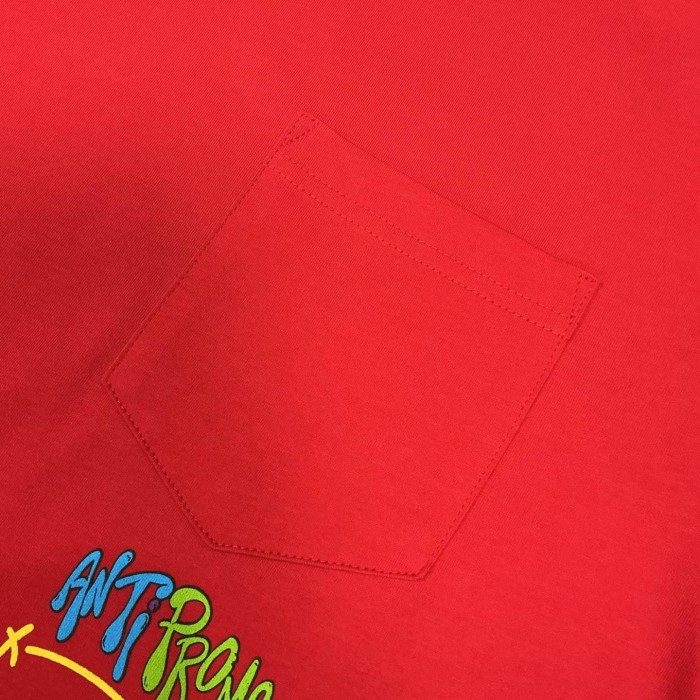 1:1 quality version Matty Boy Arrow & Face Print Red Cotton Pocket T-Shirt 29093609