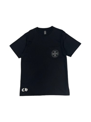 1:1 quality version Gothic Letter Monogram Cross Print Pocket T-Shirt 29094014
