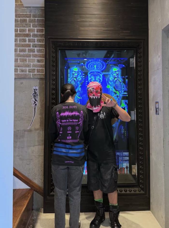 1:1 quality version Static In The Signal Pink & Purple Gradient Skeleton Cross Sound Wave Print T-Shirt 29093646