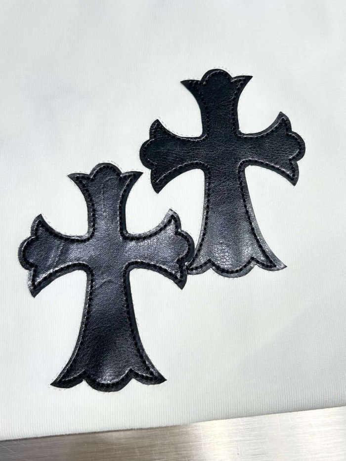 1:1 quality version High-Quality Leather Tag Cross & Sanskrit Print Crewneck T-Shirt 2 colors 29098085