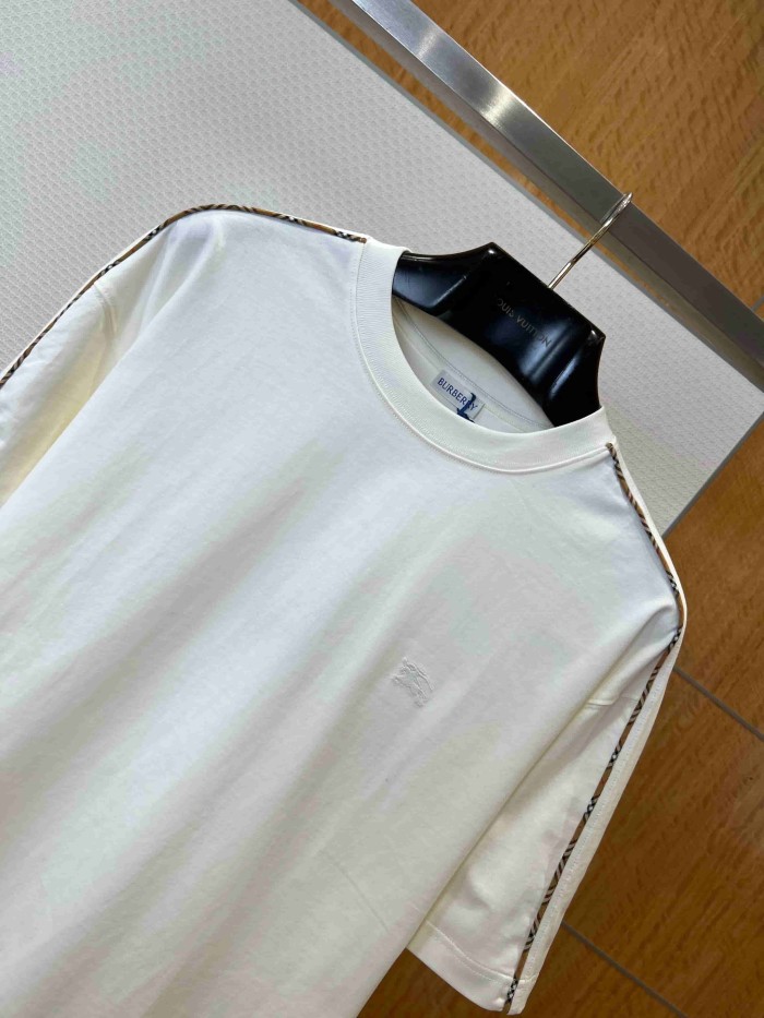 1:1 quality version Classic Plaid Strap Embroidered Crewneck T-shirt 3 colors 29105472