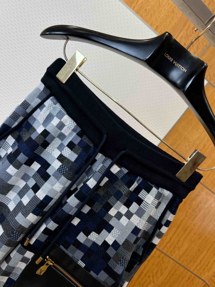 1:1 quality version Blue Grey Black Gradient Pixel Plaid With Leather Patch Pocket Knitted Drawstring Shorts 29107812