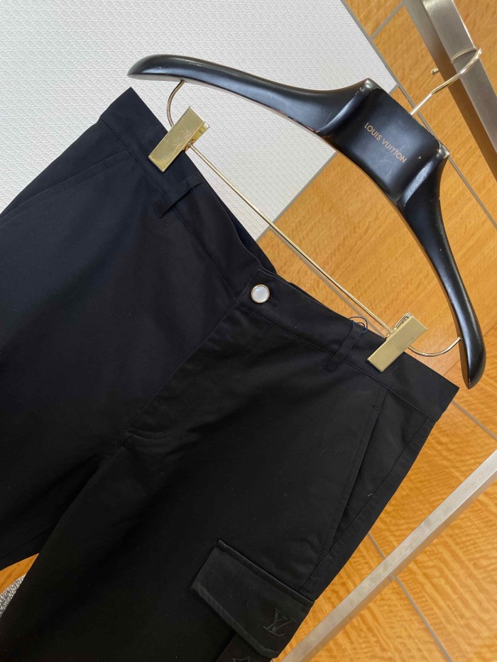 1:1 quality version Embossed Logo & Metal Snap Buttons Cargo Loose Straight Leg Casual Pants 29114776