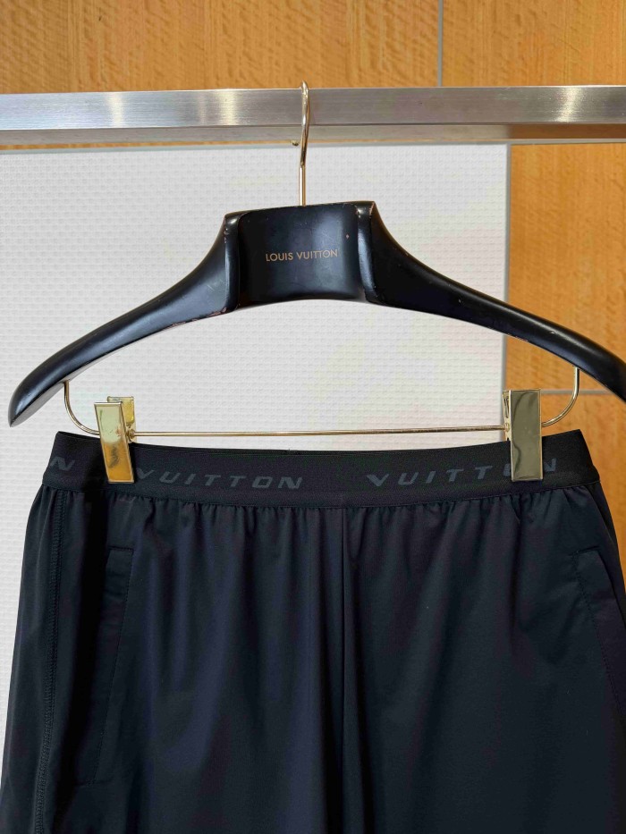 1:1 quality version Embossed Logo High Stretch Quick Dry Double Layer Sports Shorts 29114765