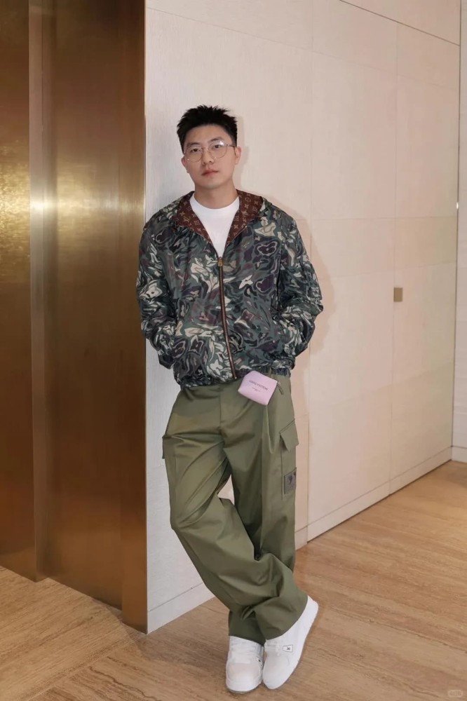 1:1 quality version Double-Sided Allover Floral Camo Print Windproof Jacket 29114526