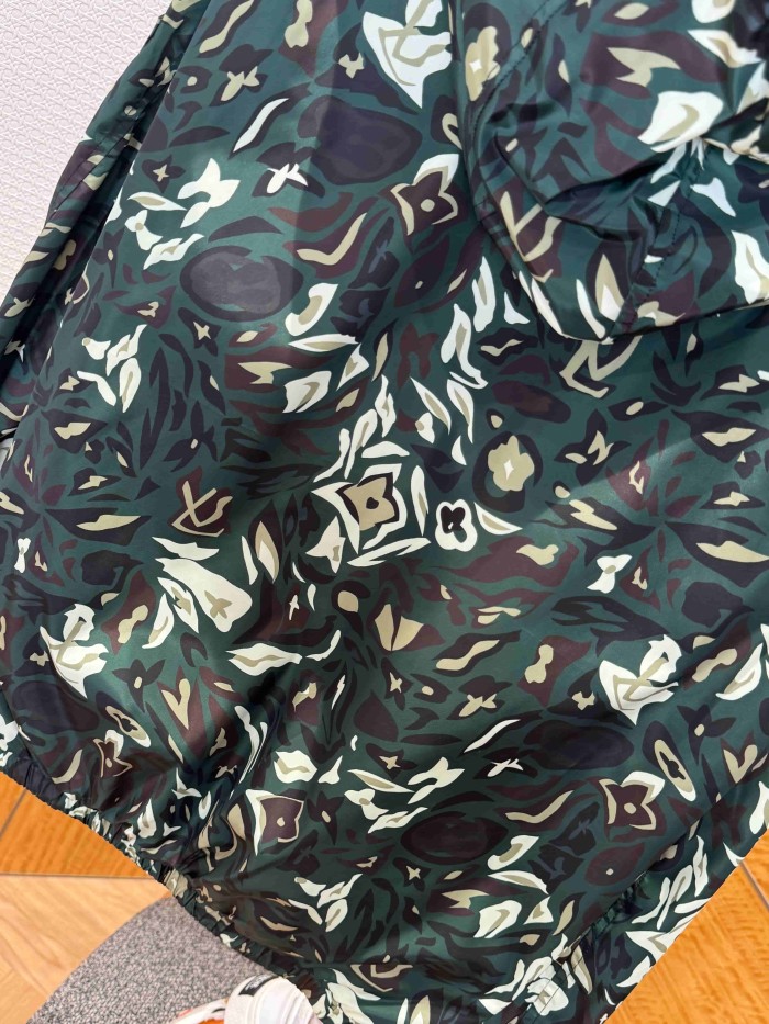 1:1 quality version Double-Sided Allover Floral Camo Print Windproof Jacket 29114526