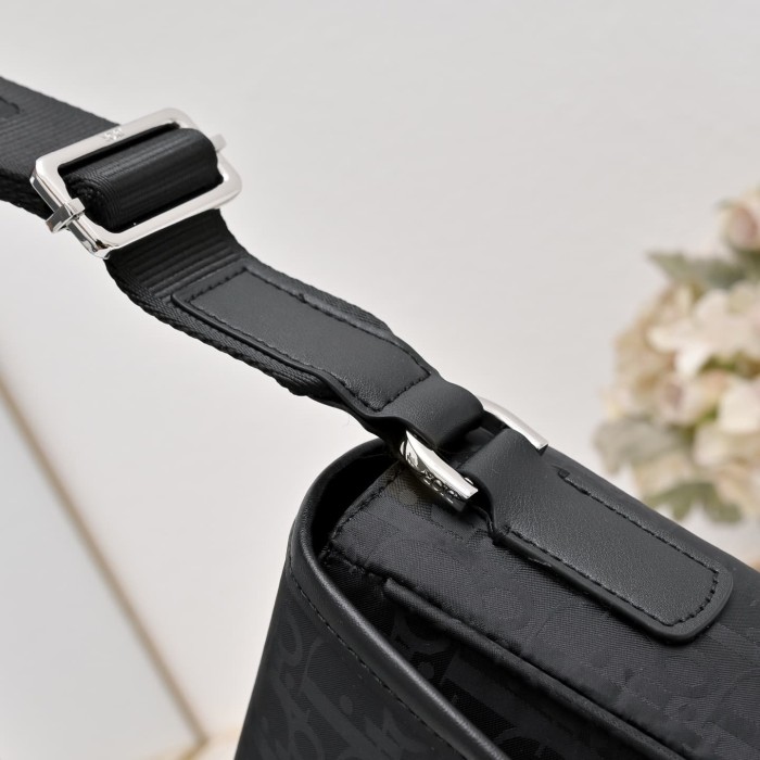 Oblique Buckle Flap Buckle Flap Adjustable Strap Saddle Crossbody Bag 29116578