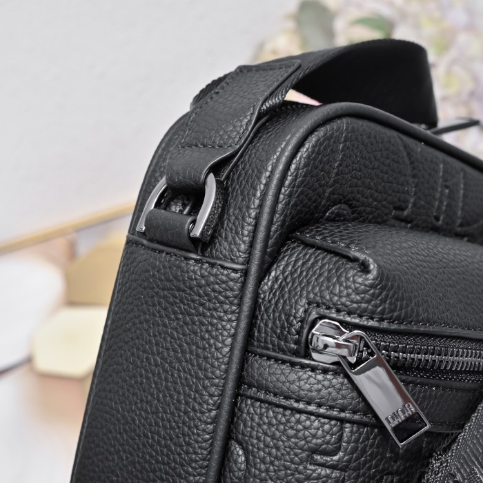 Embossed Full Grain Cow Leather Zipper Messenger Bag 29116558