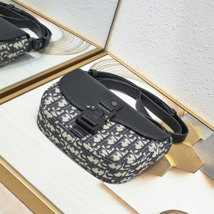 Men's Oblique Jacquard Saddle Crossbody Bag with Leather Flap 2 colors 29119184
