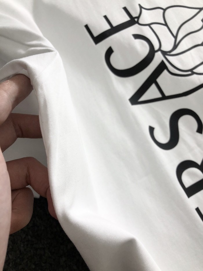 Minimal Clean Style Vertical Letter Line Art Medusa Graphic Print Matching Couple T-shirt 2 colors 29119678