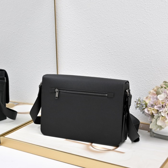 Matte Grained Calfskin CD Logo Debossed Men's Messenger Crossbody Bag 29116578