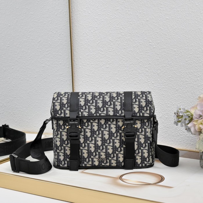 Men's Black Grained Calfskin Embossed Logo Flap Crossbody Messenger Bag 2 colors 29119276