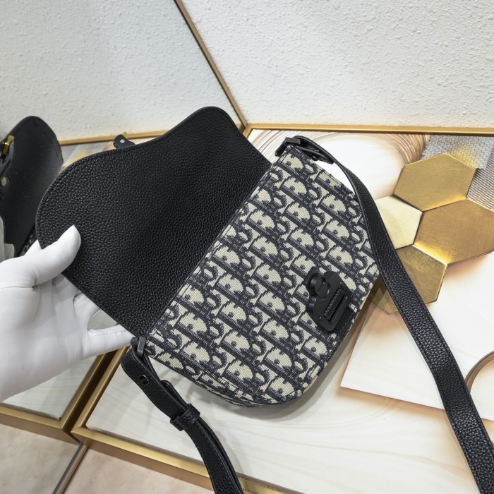 Men's Oblique Jacquard Saddle Crossbody Bag with Leather Flap 2 colors 29119184