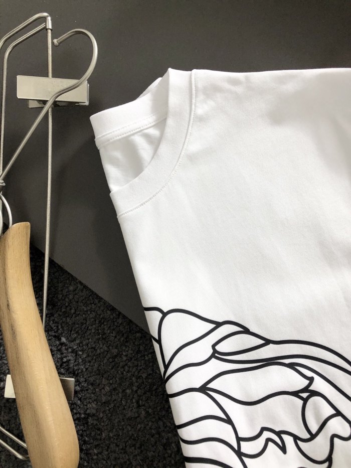 Minimal Clean Style Vertical Letter Line Art Medusa Graphic Print Matching Couple T-shirt 2 colors 29119678