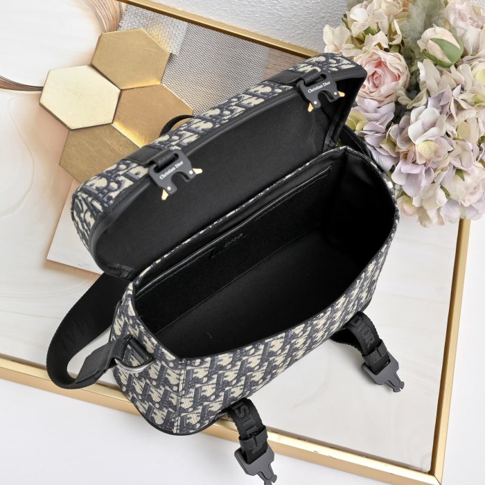 Men's Black Grained Calfskin Embossed Logo Flap Crossbody Messenger Bag 2 colors 29119276