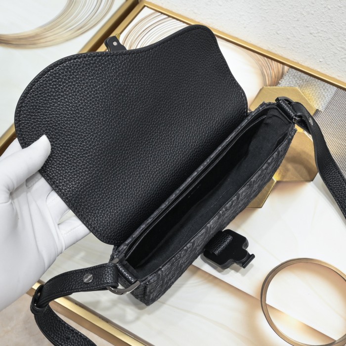 Men's Oblique Jacquard Saddle Crossbody Bag with Leather Flap 2 colors 29119184