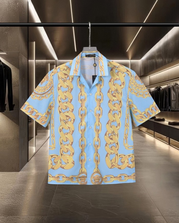 Urban Holiday Bold Monochrome Chain Link Allover Print Medusa Badge Shirt 2 colors 29139982