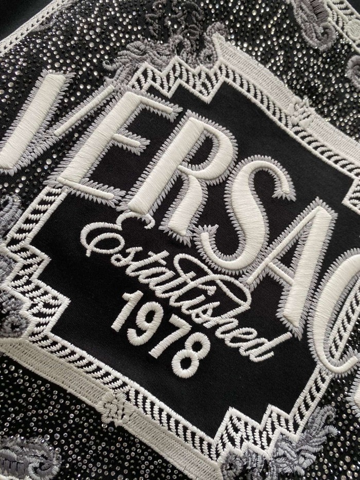 Vintage Baroque Style Square Scroll Frame Versace Letter Embroidery Est.1978 T-shirt 2 colors 29139977