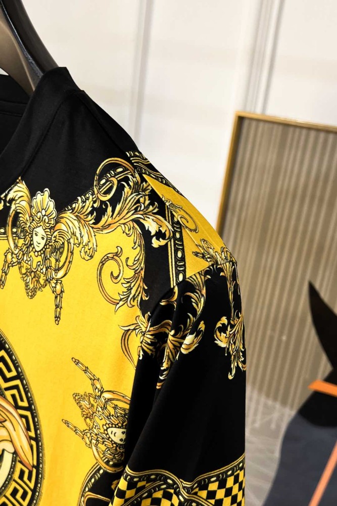 1:1 quality version Baroque All Over Golden Scroll Greca Circle Medusa Graphic T-shirt 2 colors 29143754