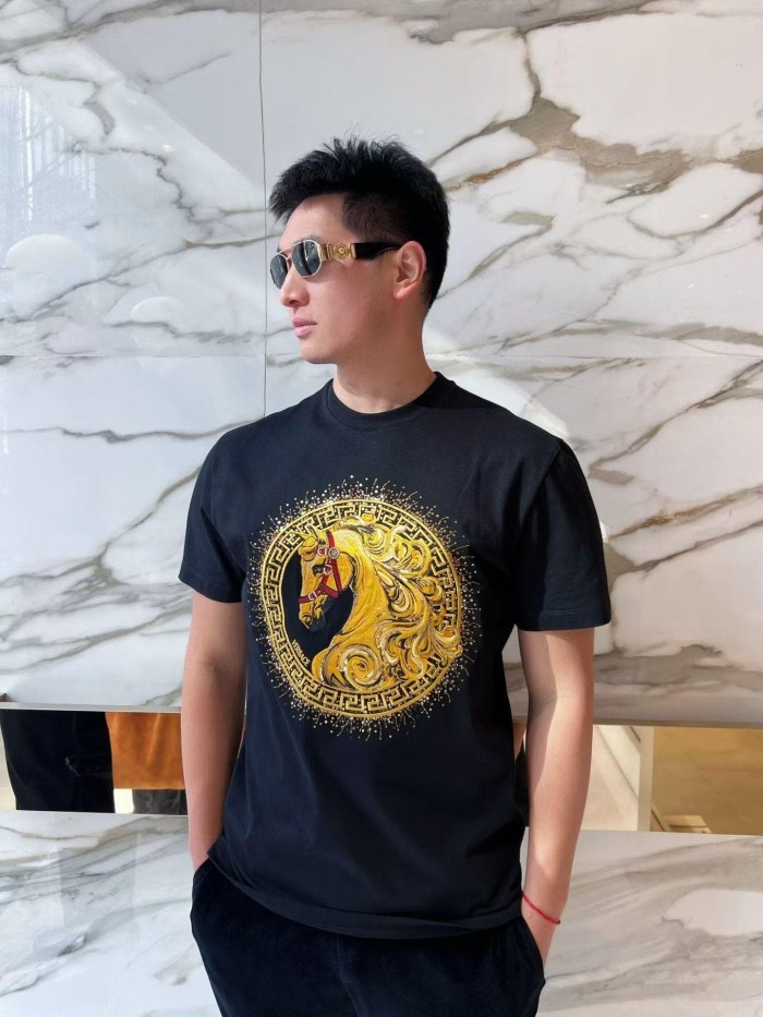 Luxury Equestrian Style Golden Horse Portrait Greca Circle Rhinestone Sparkle Print T-shirt 29140041