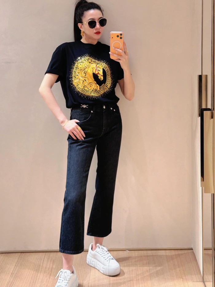 Luxury Equestrian Style Golden Horse Portrait Greca Circle Rhinestone Sparkle Print T-shirt 29140041