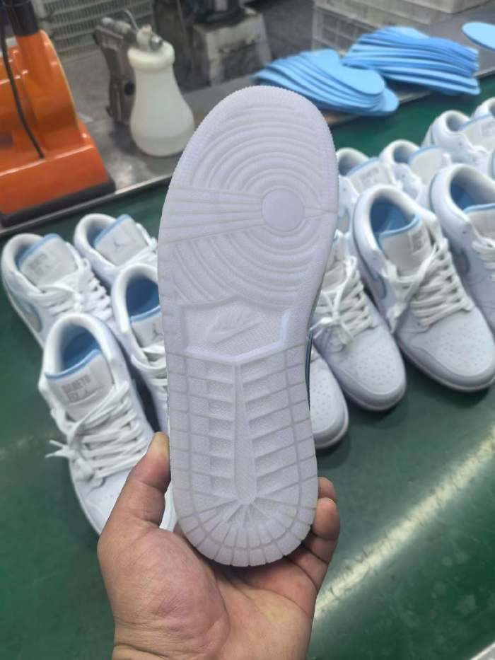 [plus-size shoes] Air @j1 Low Dare To Fly White Silver Reflective Swoosh Classic Retro Leather Sneakers 29225181