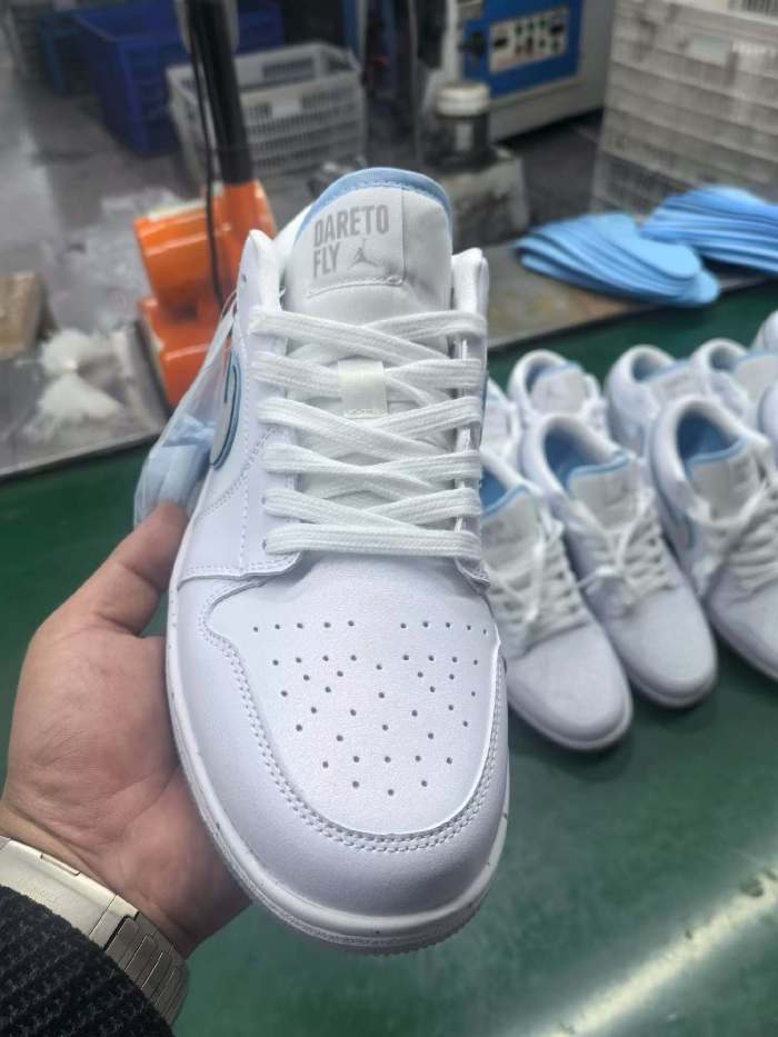 [plus-size shoes] Air @j1 Low Dare To Fly White Silver Reflective Swoosh Classic Retro Leather Sneakers 29225181