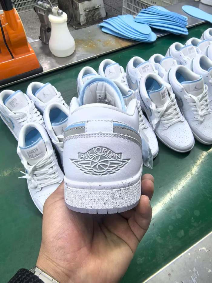 [plus-size shoes] Air @j1 Low Dare To Fly White Silver Reflective Swoosh Classic Retro Leather Sneakers 29225181