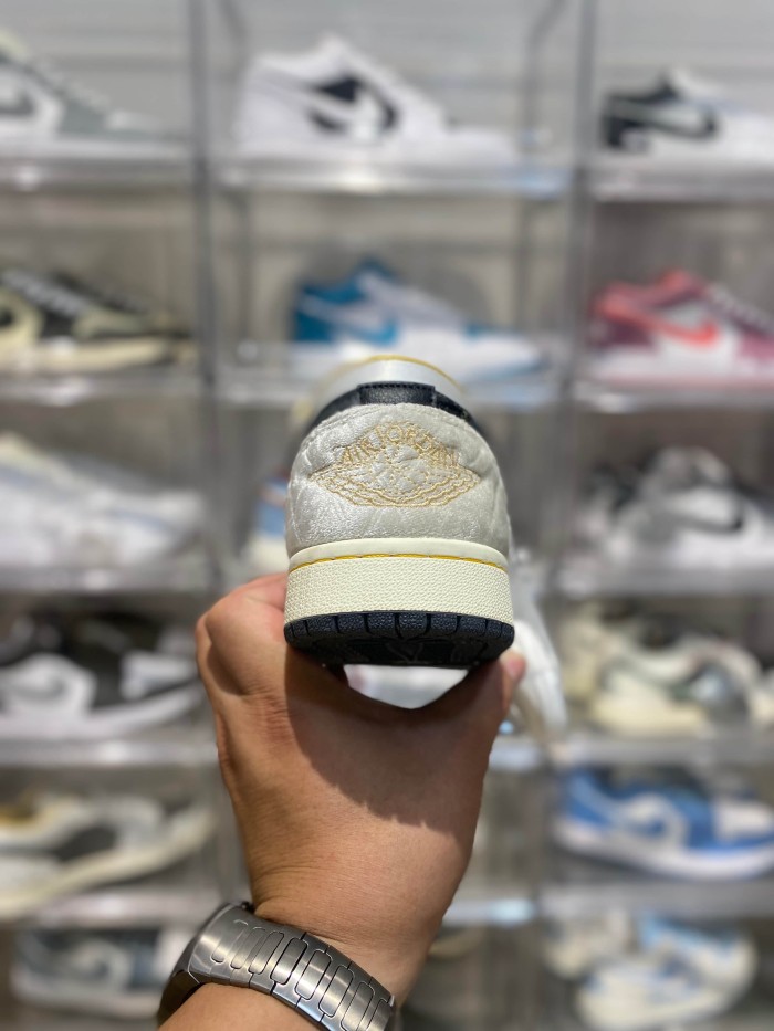 [plus-size shoes] Air @j1 Low SE Black Off White Satin Quilted Panel Rhinestone Swoosh Leather Sneakers 29225186