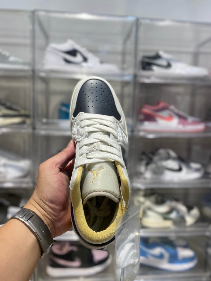 [plus-size shoes] Air @j1 Low SE Black Off White Satin Quilted Panel Rhinestone Swoosh Leather Sneakers 29225186
