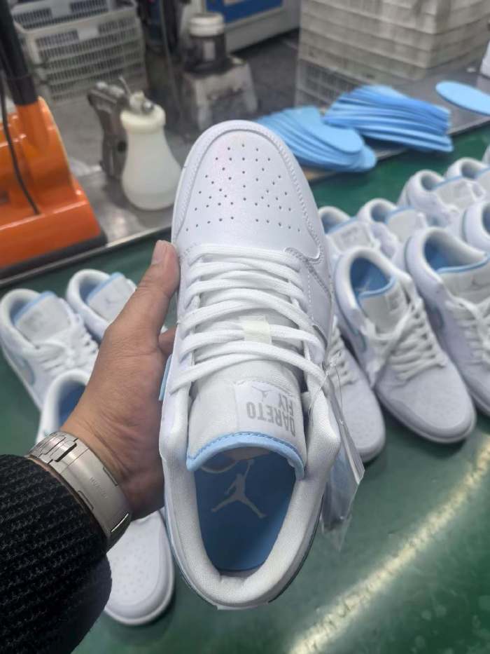 [plus-size shoes] Air @j1 Low Dare To Fly White Silver Reflective Swoosh Classic Retro Leather Sneakers 29225181