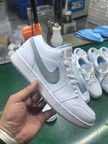 [plus-size shoes] Air @j1 Low Dare To Fly White Silver Reflective Swoosh Classic Retro Leather Sneakers 29225181