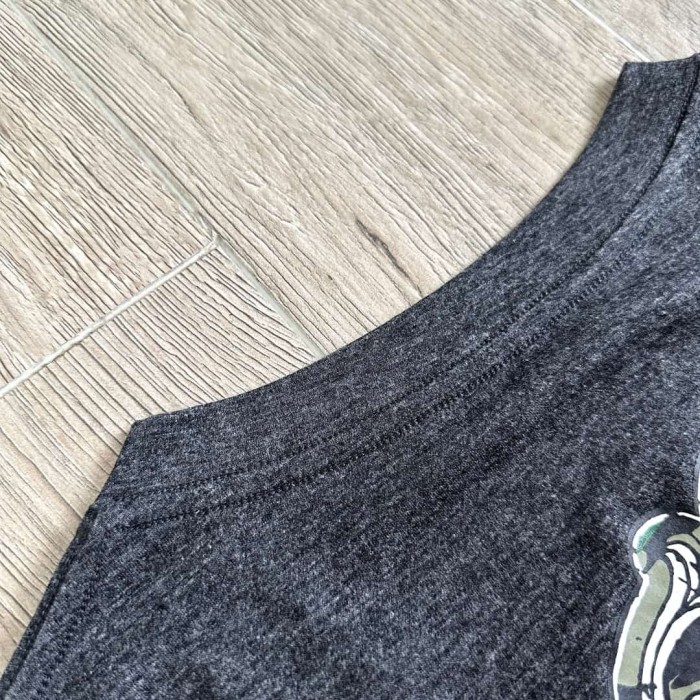 1:1 quality version Camo Crack Sword Vine V Neck Print Tee 2 colors for girls 29306362