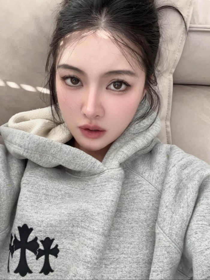 1:1 quality version Triple Cross Patch Embroidery Grey Flocking Hoodie 29306317