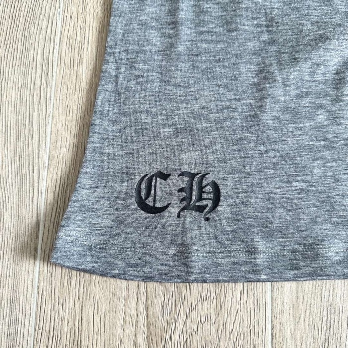 1:1 quality version Camo Crack Sword Vine V Neck Print Tee 2 colors for girls 29306362