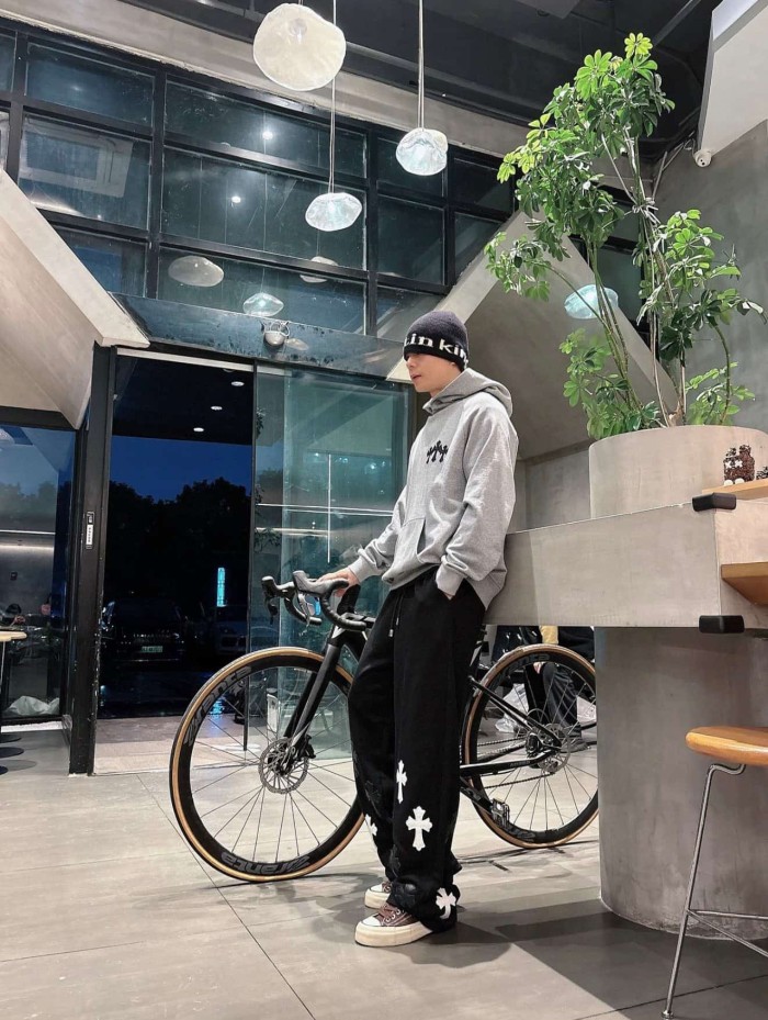 1:1 quality version Triple Cross Patch Embroidery Grey Flocking Hoodie 29306317