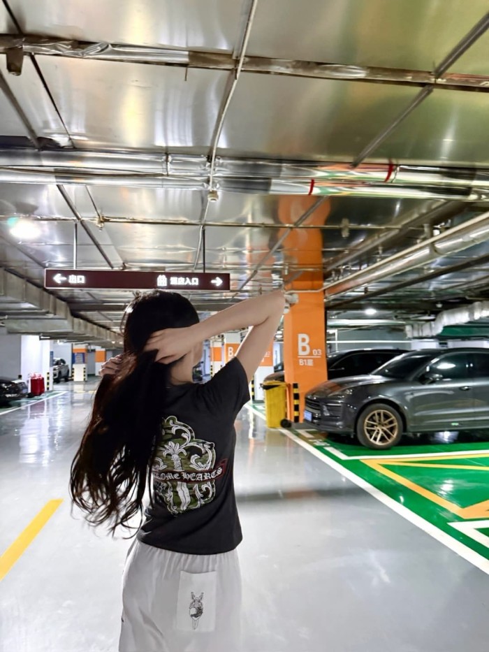 1:1 quality version Camo Crack Sword Vine V Neck Print Tee 2 colors for girls 29306362