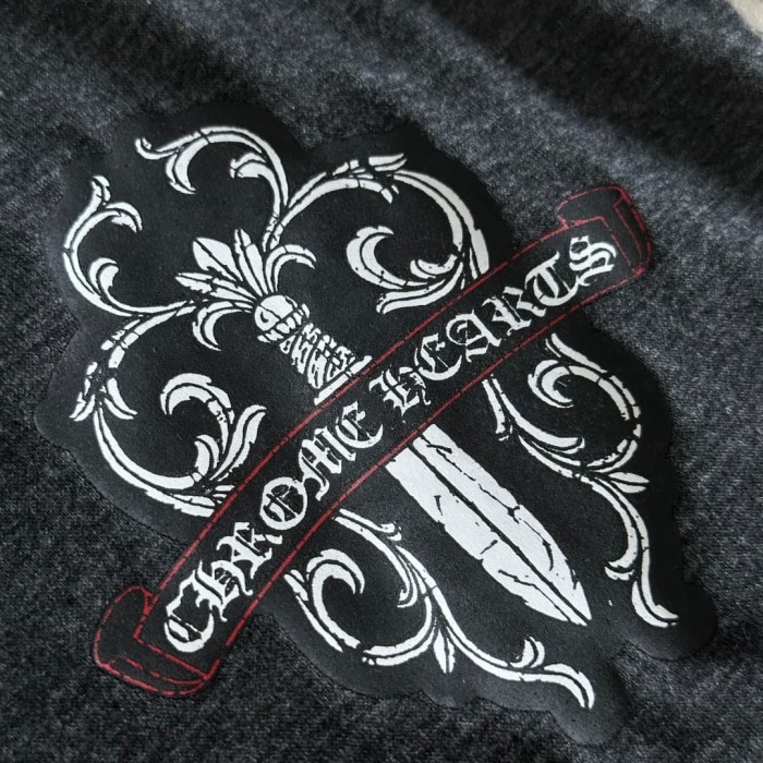1:1 quality version Camo Crack Sword Vine V Neck Print Tee 2 colors for girls 29306362